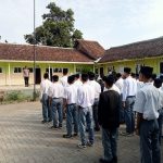 Kapolsek Wonorejo Jadi Pembina Upacara di Yayasan Hidayatul Mubtadiin, Ingatkan Bahaya Kenakalan Remaja