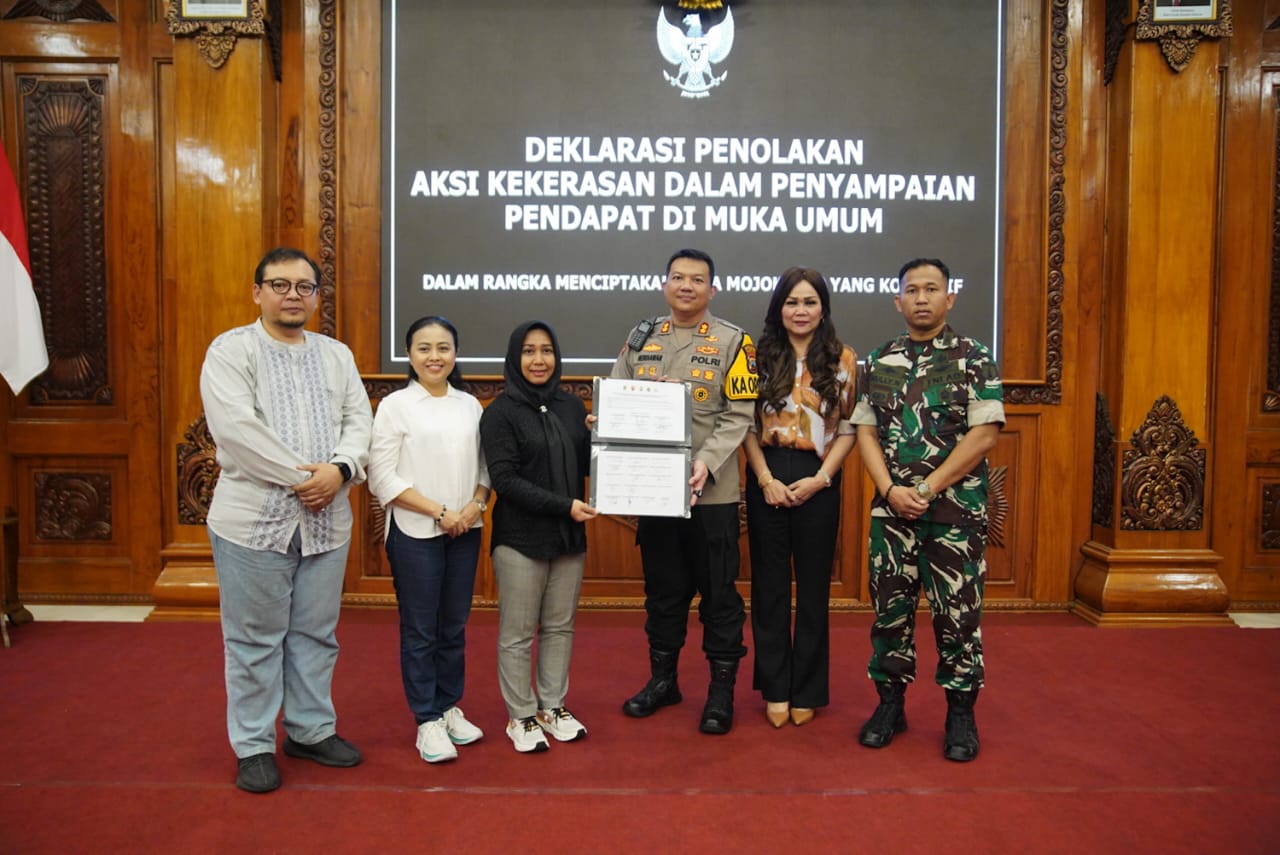 Ning Ita Pimpin Deklarasi Tolak Aksi Kekerasan, Ajak Masyarakat Kota Mojokerto Jaga Kondusifitas Bersama