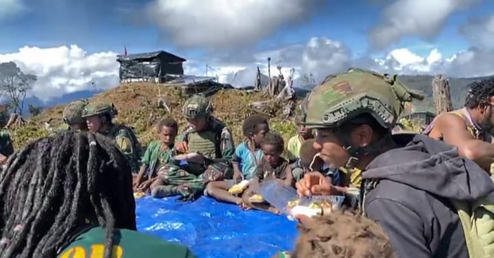 Satgas Yonif 500/Sikatan Gelar Kegiatan “SIRIH” Bersama Warga Silatuga
