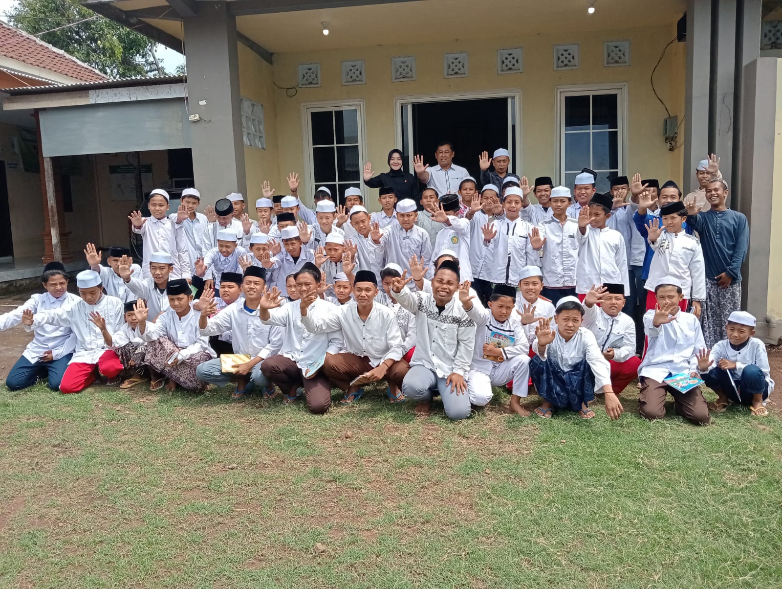 Satresnarkoba Polres Pasuruan Sosialisasikan Bahaya Narkoba di Ponpes Al-Hamziyah Wonorejo