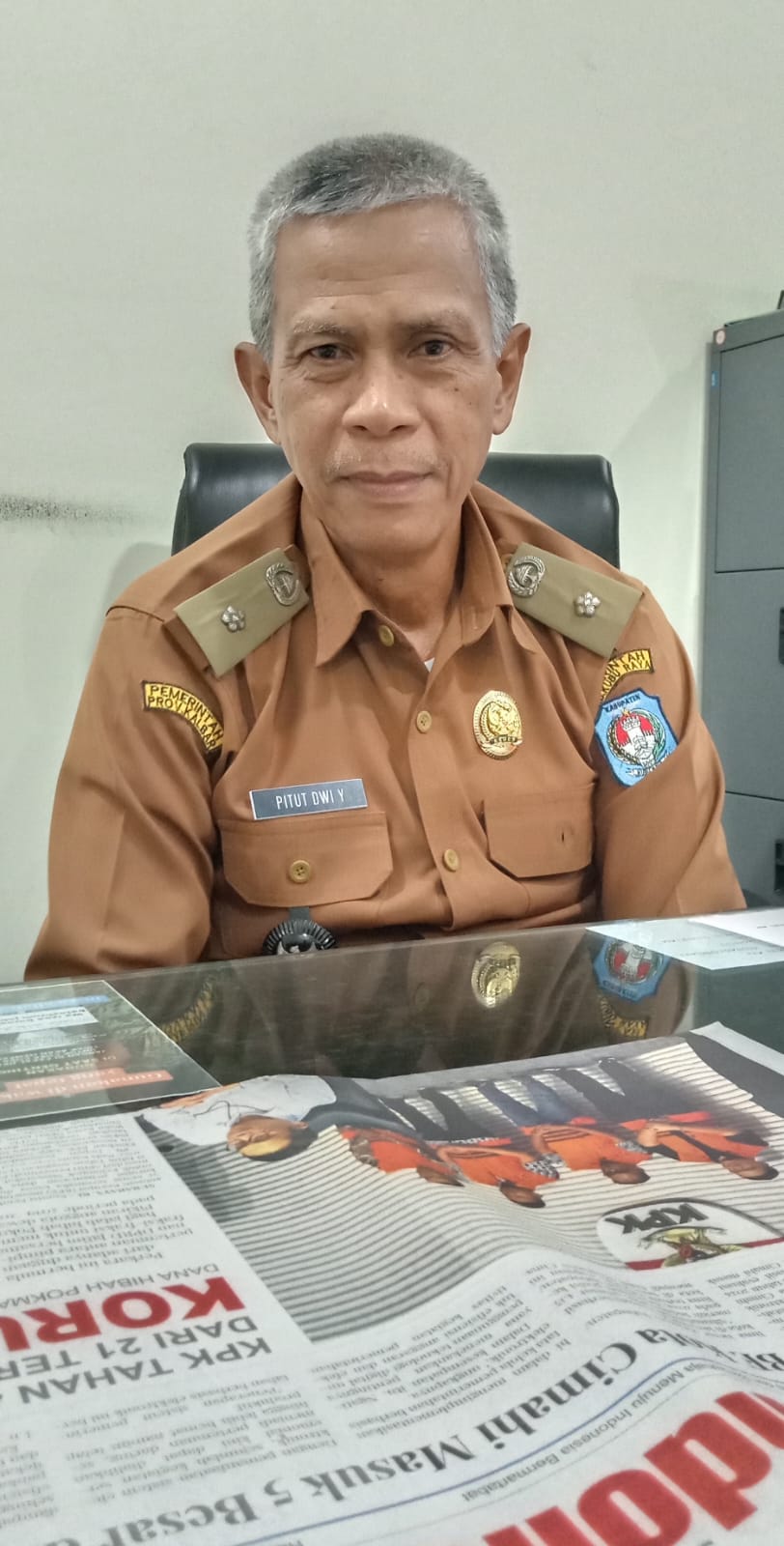 Air Masih Tergenang Disamping Trans Mart Kepala Desa Sungai Raya Terus Mencarikan Solusinya