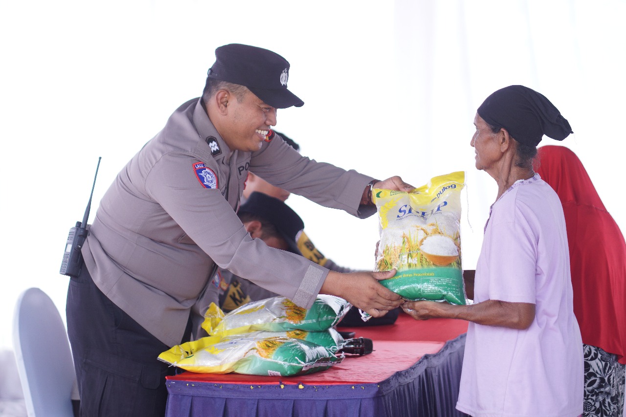 Kapolres Ketapang Laksanakan Kunjungan Kerja ke Polsek Sandai, Sampaikan Arahan Strategis dan Tinjau GPM serta UMKM Lokal