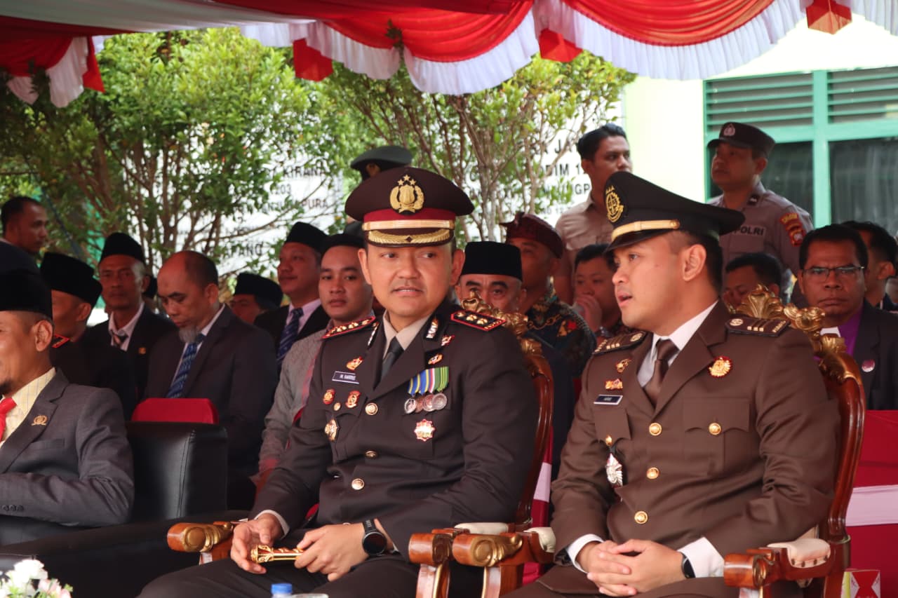 Bersama Pejabat Utamanya, Kapolres Ketapang Hadiri Pelaksanaan Upacara Peringatan HUT TNI Ke 80 Di Makodim 1203 Ketapang