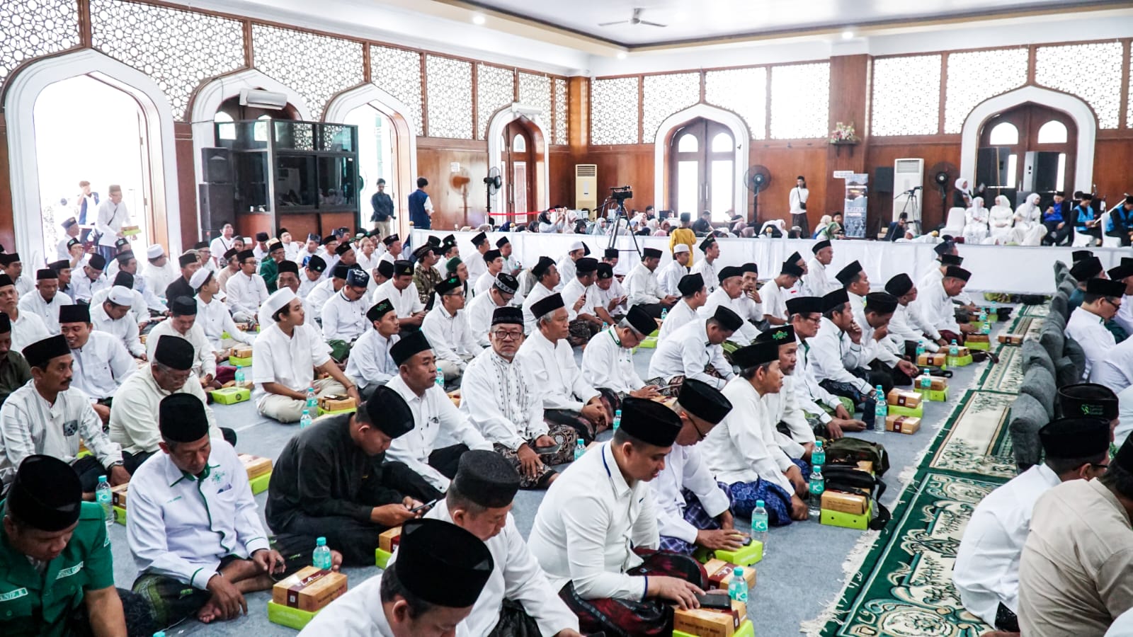 Pemkab dan PCNU Gresik Teken MoU, Sepakat Penuhi Hak Anak-Anak PMI di Malaysia pada Puncak Hari Santri