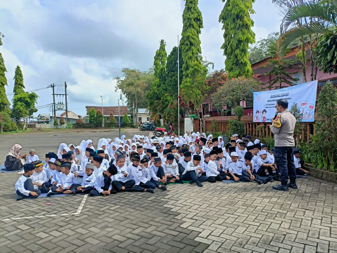 Polsek Purwodadi Gelar Sosialisasi Gerakan Anti- Bullying di SDN Gerbo I