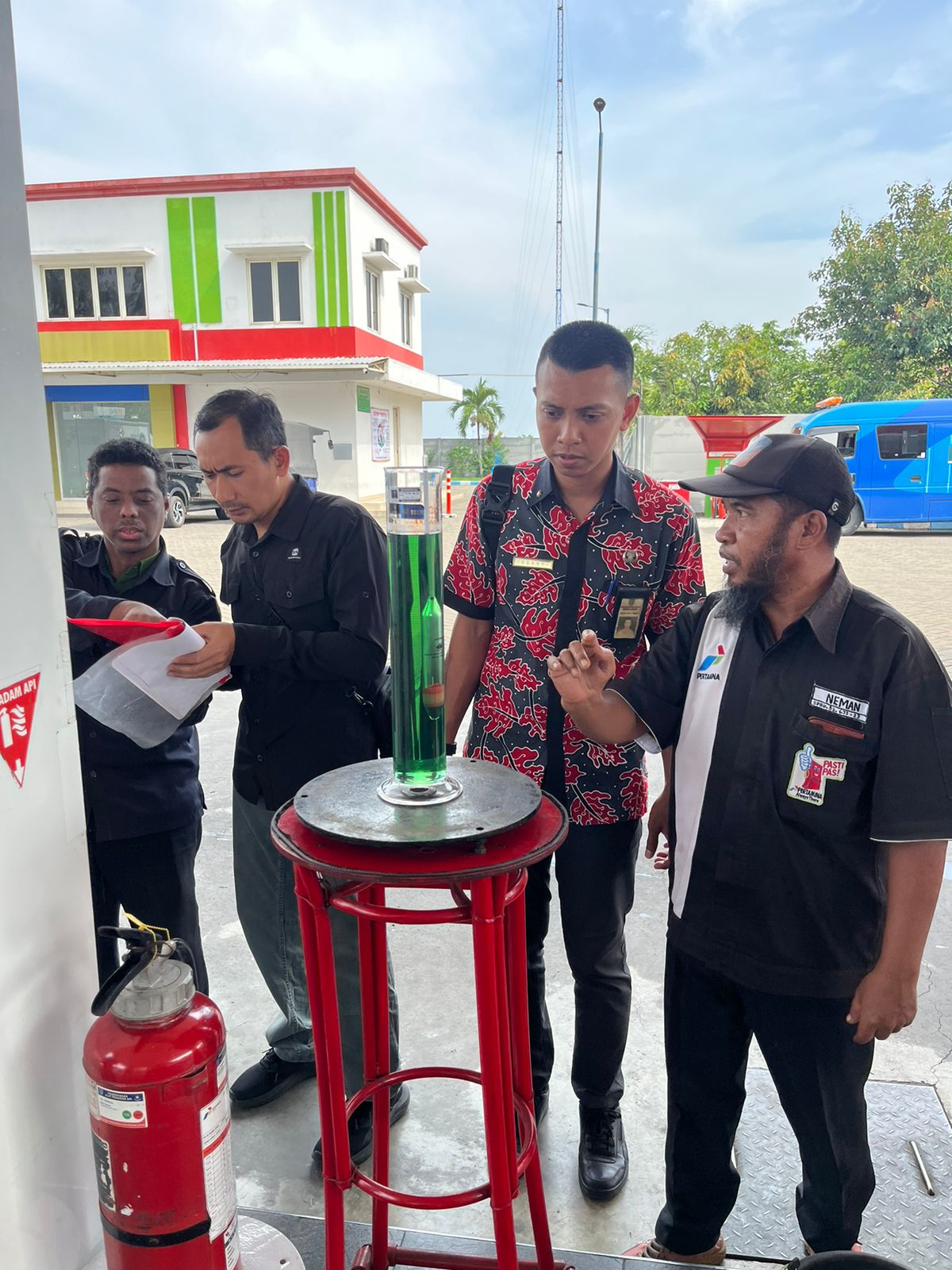 Polres Probolinggo Kota Bersama Diskopdag Pastikan Kualitas BBM Di 3 SPBU Aman Dan Sesuai Standar