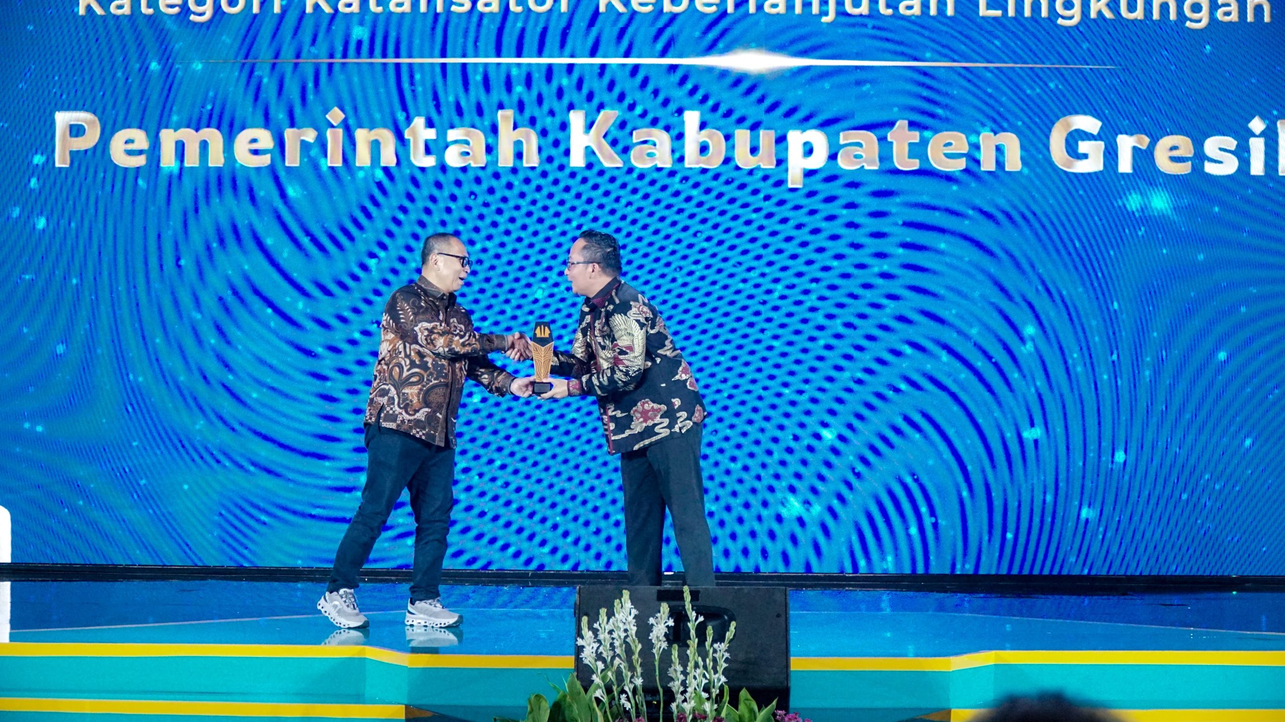 Pemkab Gresik Raih Penghargaan Katalisator Keberlanjutan Lingkungan di detikJatim Awards 2025