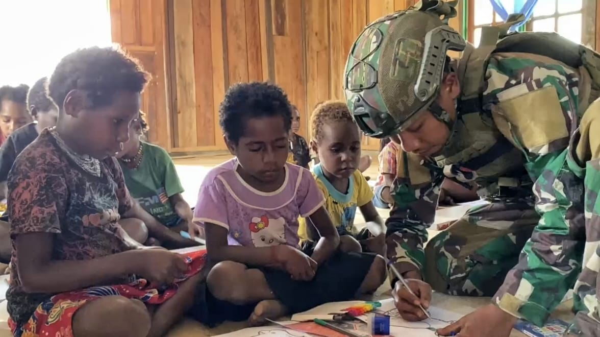 SATGAS YONIF 500/SIKATAN GELAR PROGRAM SAGU DI SILATUGA, TANAMKAN SEMANGAT PAHLAWAN PADA GENERASI MUDA PAPUA