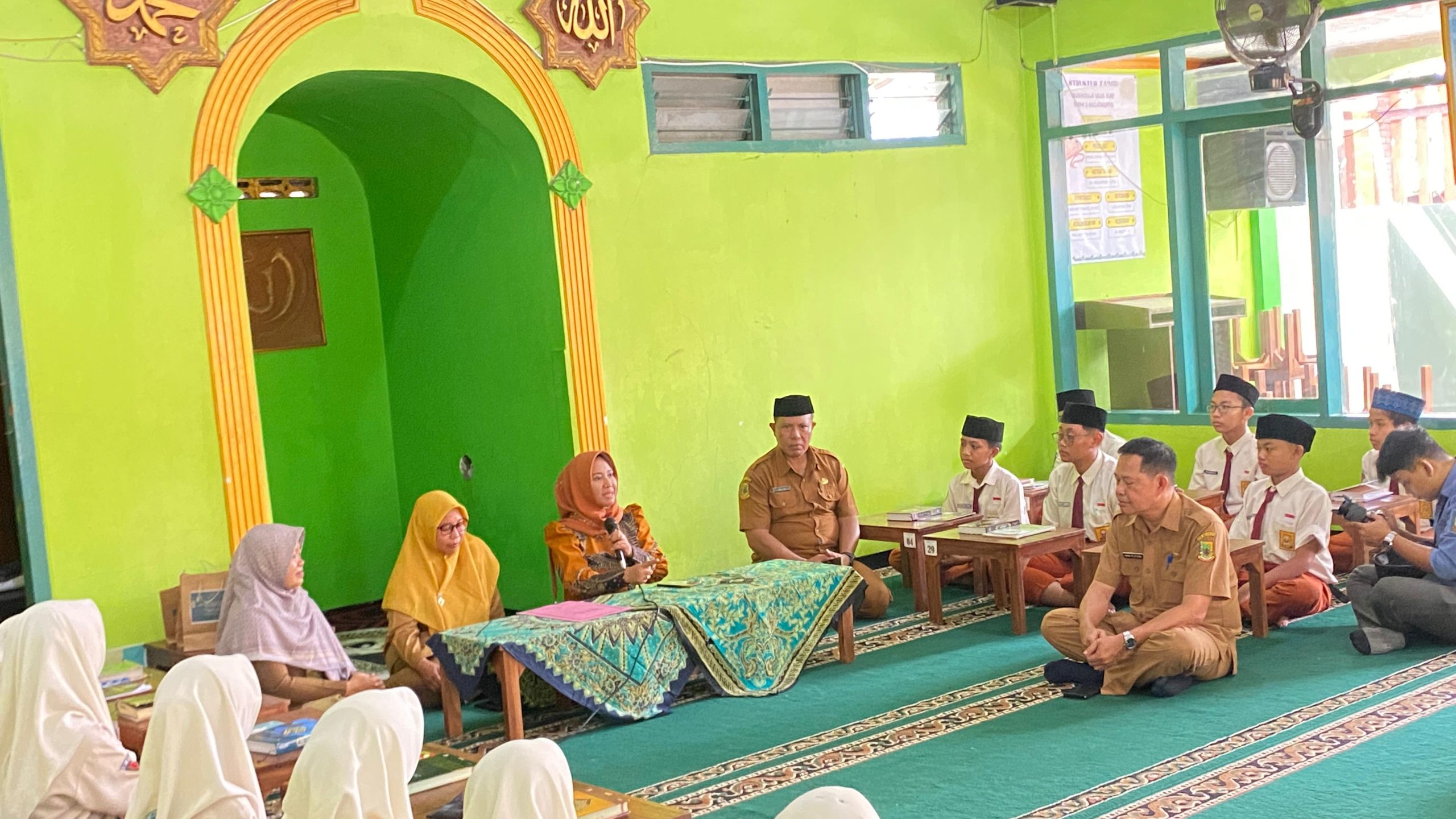 Ning Ita Kunjungi SMP N 3 Mojokerto dalam Kegiatan Peningkatan Kompetensi Dasar Keagamaan
