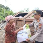 Kasat Binmas Polres Ketapang Gelar Kegiatan Jum’at Berkah dengan Membagikan Paket Sembako kepada Warga Kurang Mampu