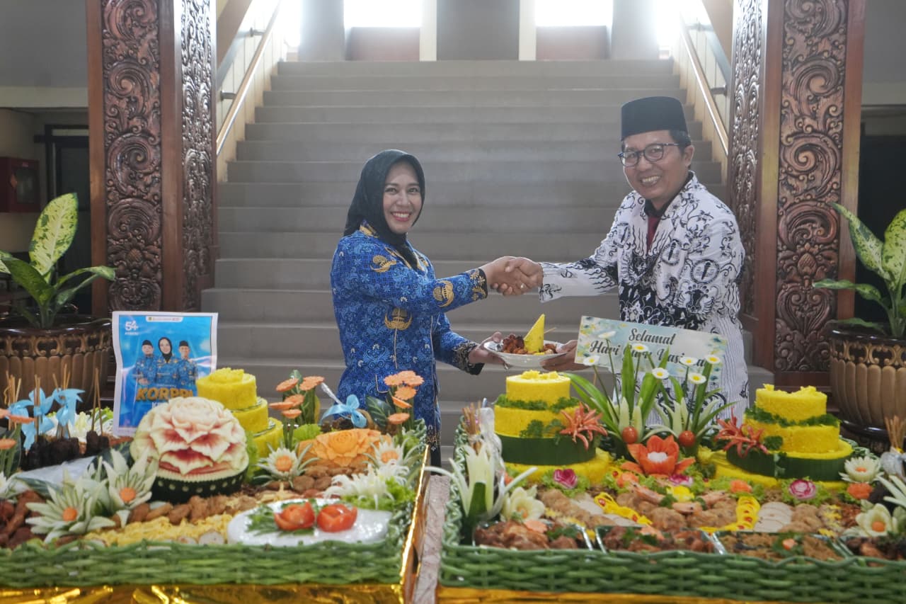 Pemkot Mojokerto Gelar Upacara HUT ke-54 Korpri, HUT ke-80 PGRI, dan Hari Guru Nasional 2025: Momentum Penguatan Dedikasi ASN dan Pendidik