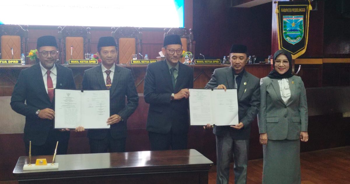 DPRD Kabupaten Probolinggo Menggelar Rapat Paripurna Dengan Agenda Penyampaian Pendapat Akhir