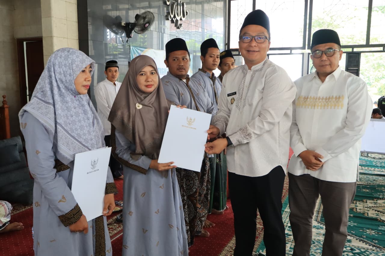 Dukung Penjaga Al-Qur’an, Pemkab Gresik Serahkan Insentif Kehormatan Tahap Kedua bagi Huffadz