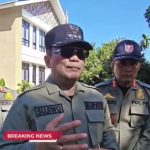 Bupati Kubu Raya Minta Kepada Kontraktor Penimbunan Tanah Kuning Pembangunan Living Mall Agar Membersihkan Bekas Ceceran Tanah Kuning Disepanjang Jalan Arteri Supadio