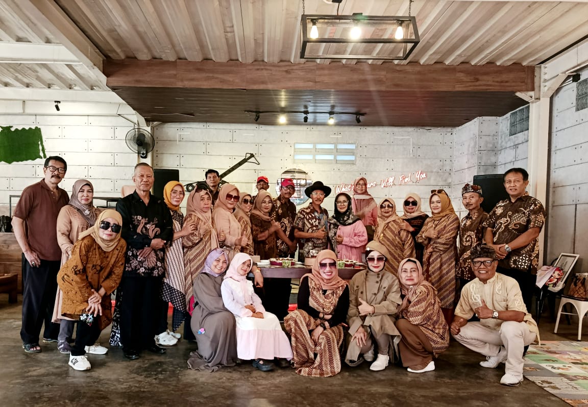 Peringati Hari Ibu Konamy Menggelar Fashion Show Ala Emak Emak