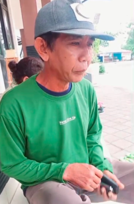 Petugas Kebersihan Musholla di Gelora Kraksaan Kehilangan Lahan Kerja Parkir, Sebut Ada Pihak Mengatasnamakan Ormas