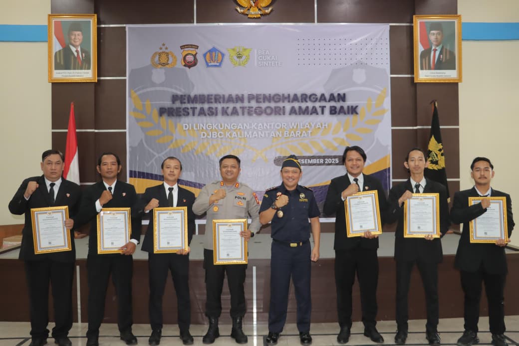 Kapolres Sambas dan 9 Personel Polres Sambas Terima Penghargaan Prestasi kategori Amat Baik dari Direktorat Jenderal Bea dan Cukai (DJBC) Kalimantan Barat