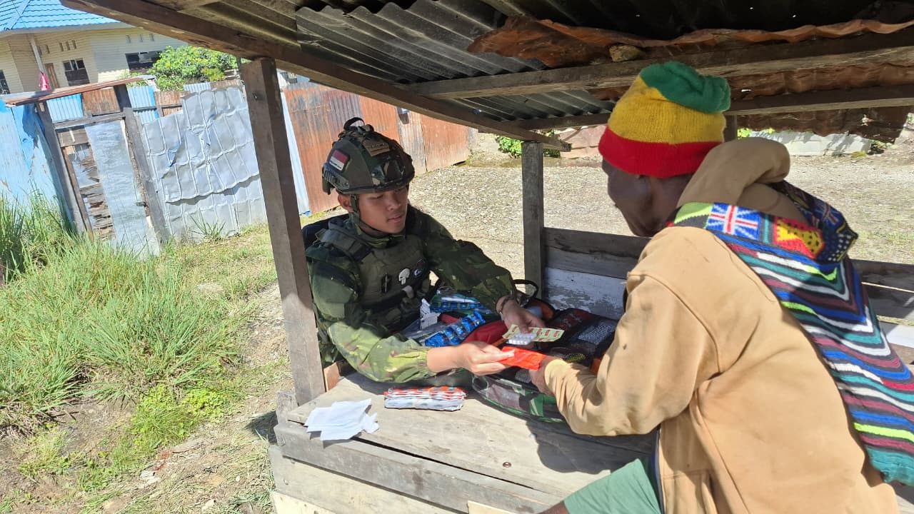 Satgas Yonif 500/Sikatan Gelar Yankes Gratis di Kampung Mamba dan Silatuga, Wujud Kepedulian TNI Menjelang Natal