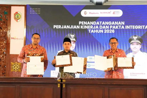 Deklarasi Anti Korupsi, Pemkab Mojokerto Tandatangani Pakta Integritas Dan Perjanjian Kinerja