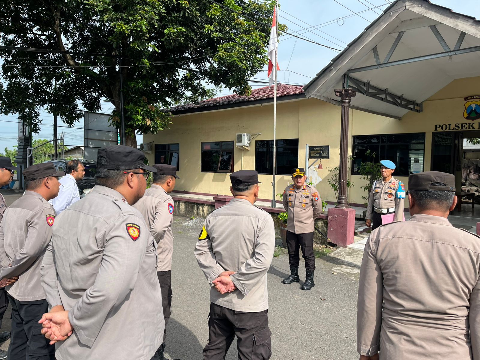 Pimpin Apel Pagi di Polsek Leces, Kapolres Probolinggo Tegaskan Disiplin, Integritas dan Pelayanan Humanis