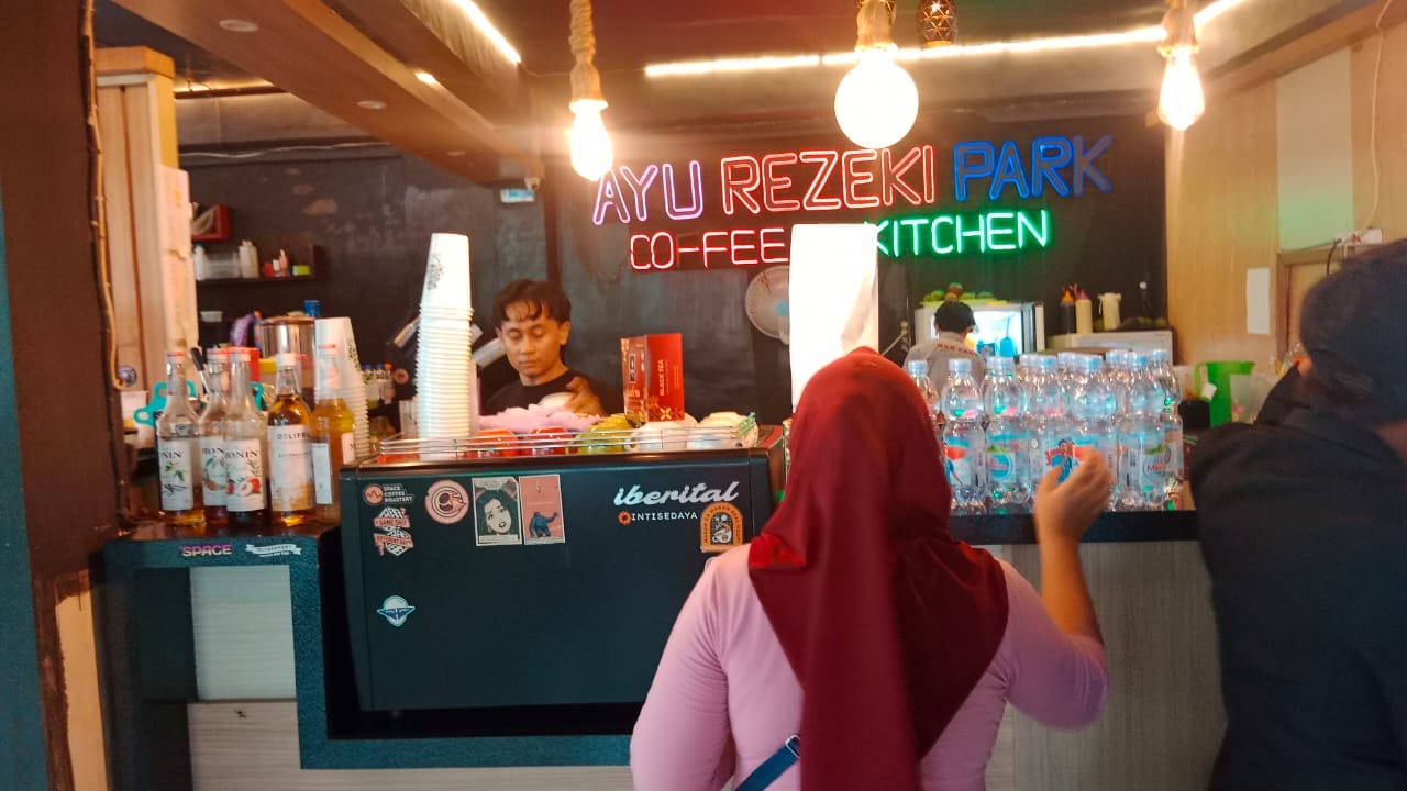 Spot Foto Menawan, Waterboom Taman Ayu Rezeki Park Diserbu Pengunjung