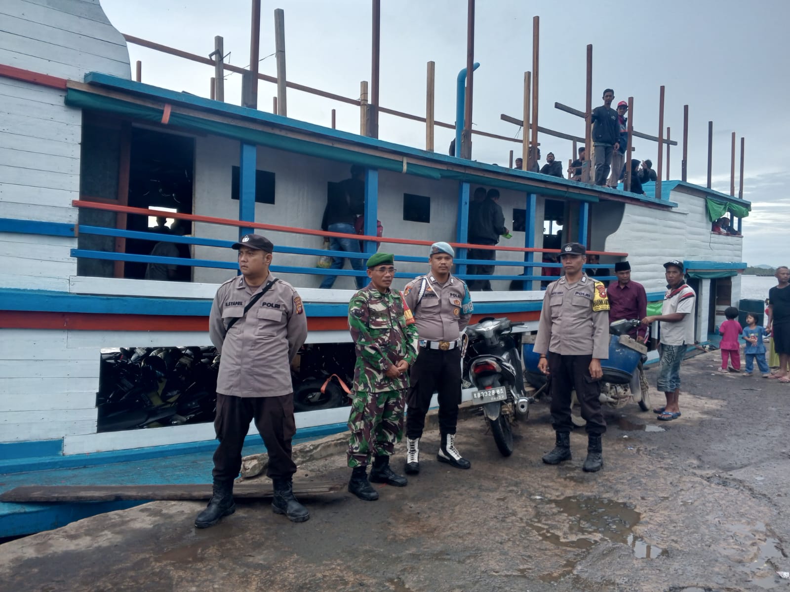 Waspada Cuaca Ekstrem, Polres Kayong Utara Perketat Pengamanan Dermaga Teluk Batang