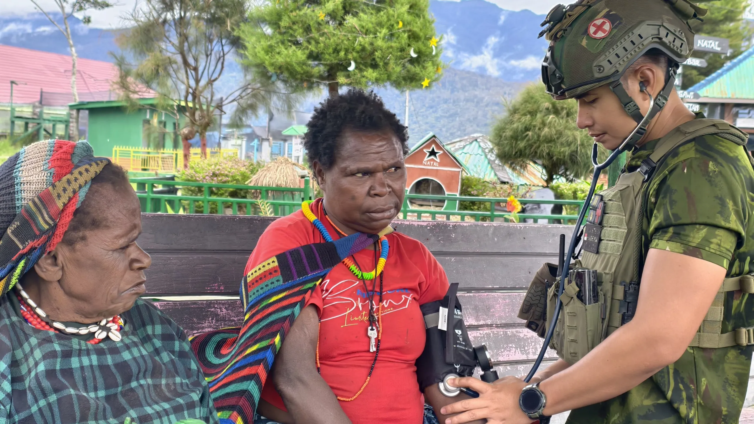 Disaat Isu Dipelintir, Fakta Berbicara: TNI Layani Kesehatan Warga Intan Jaya, Papua Tengah
