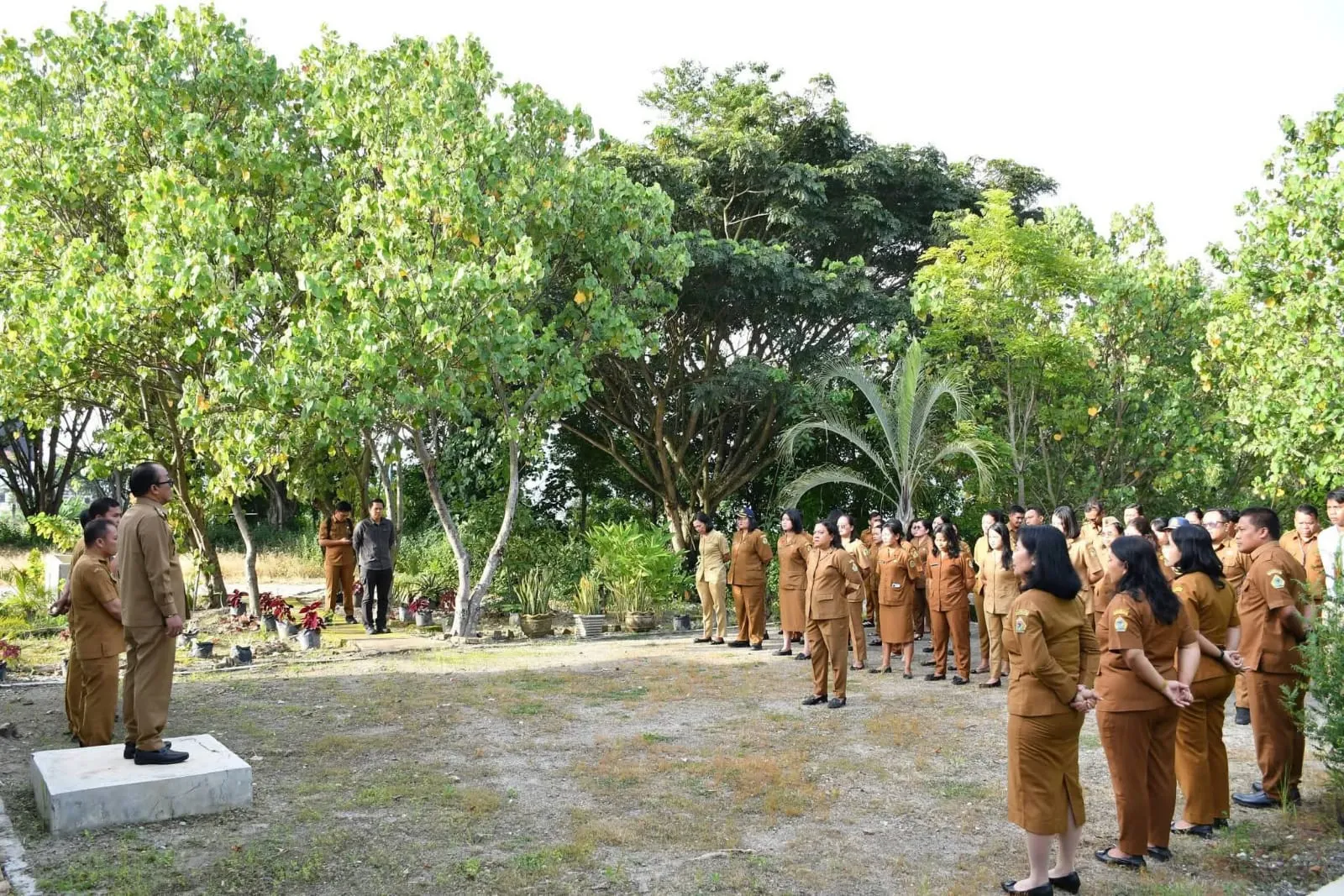 Sidak Kantor OPD, Wakil Bupati Samosir Tekankan Pentingnya Kerja Tim untuk Hasil yang Maksimal