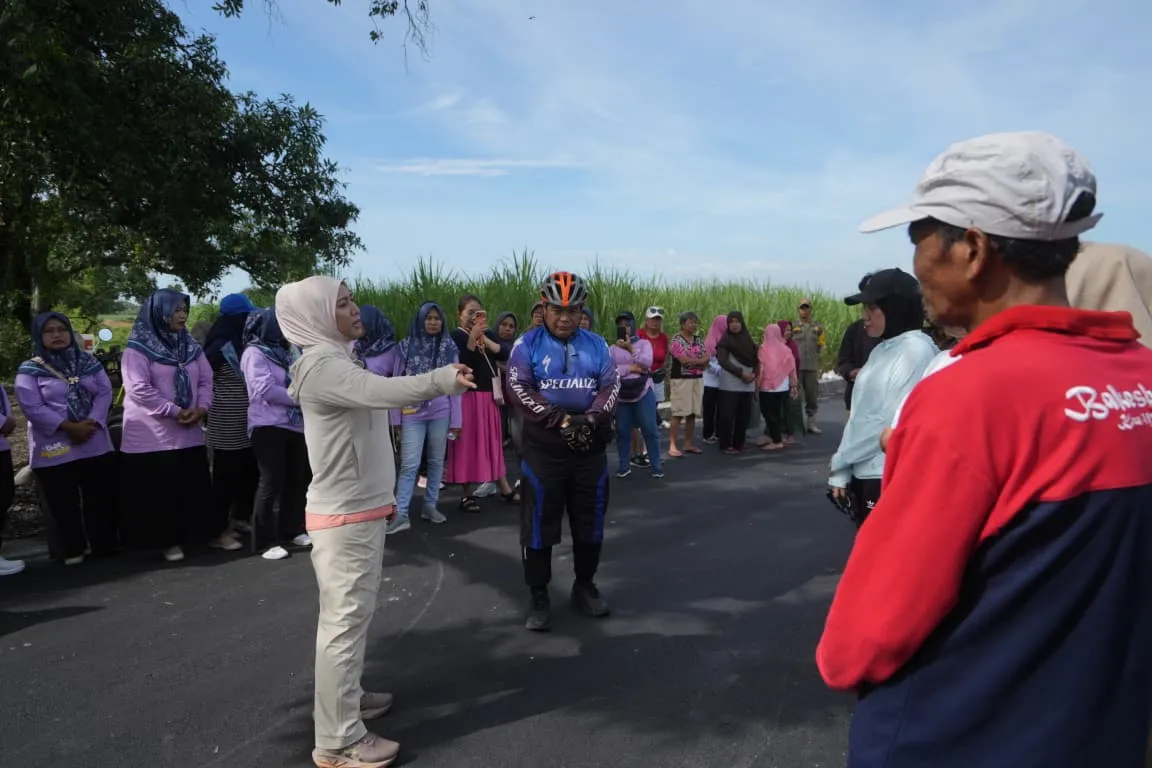 Sambil Gowes, Ning Ita Cek Proyek Pembangunan Kota Mojokerto