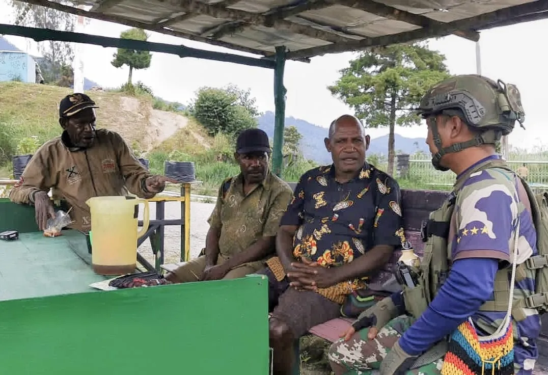 Satgas Yonif 500/Sikatan Rangkul Tokoh Agisiga, Bangun Kepercayaan dan Harapan di Wilayah Terisolir Intan Jaya