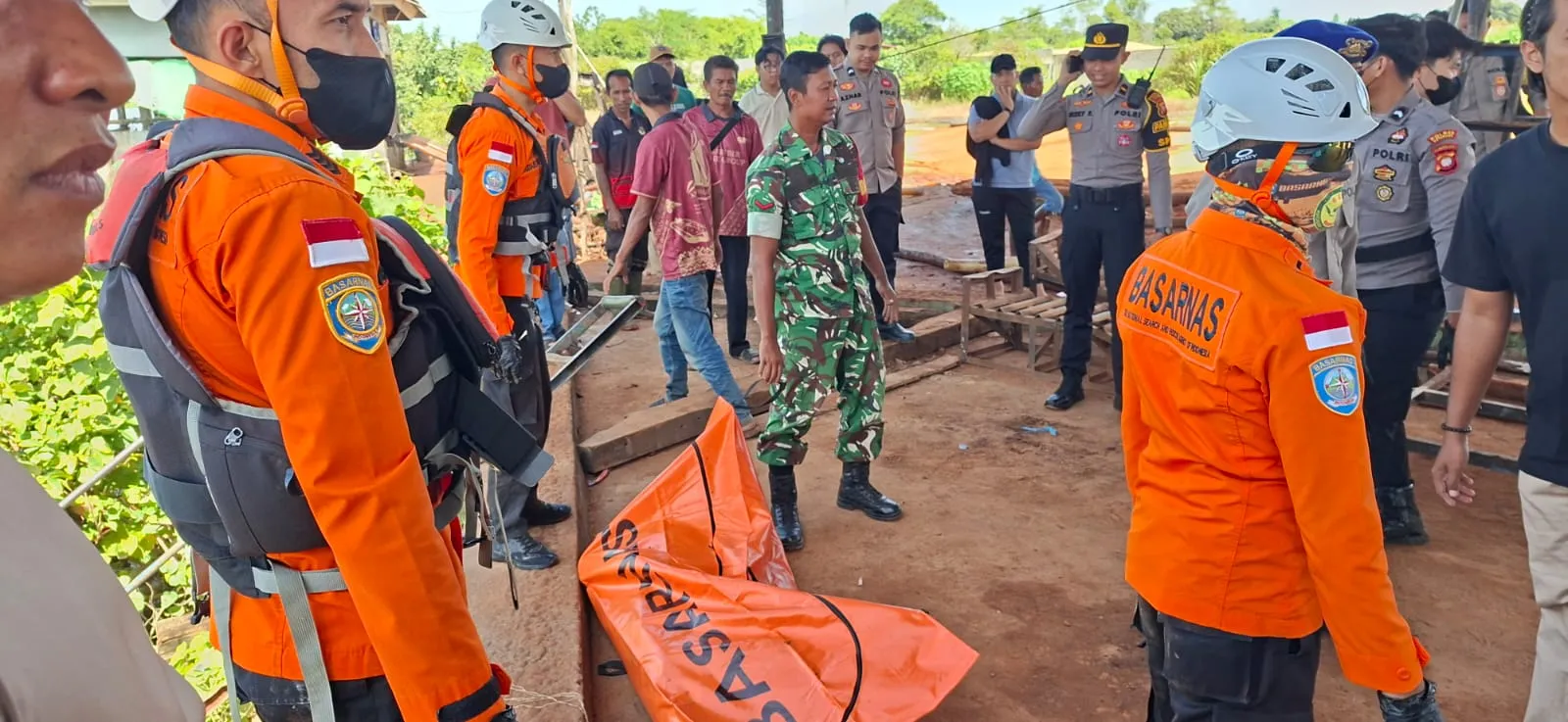 Mayat Mengapung Disungai Pawan Dusun Nipah Malang Polsek Muara Pawan Datangi TKP