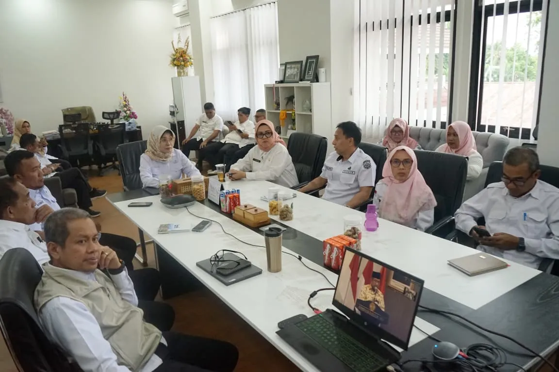 Wali kota palu menghadiri seminar opini