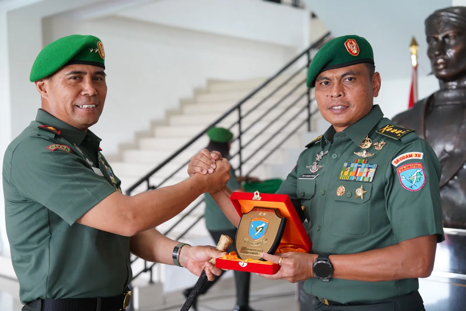 Pangdam XII/Tpr Pimpin Prosesi Penyerahan Jabatan Aslog Kasdam