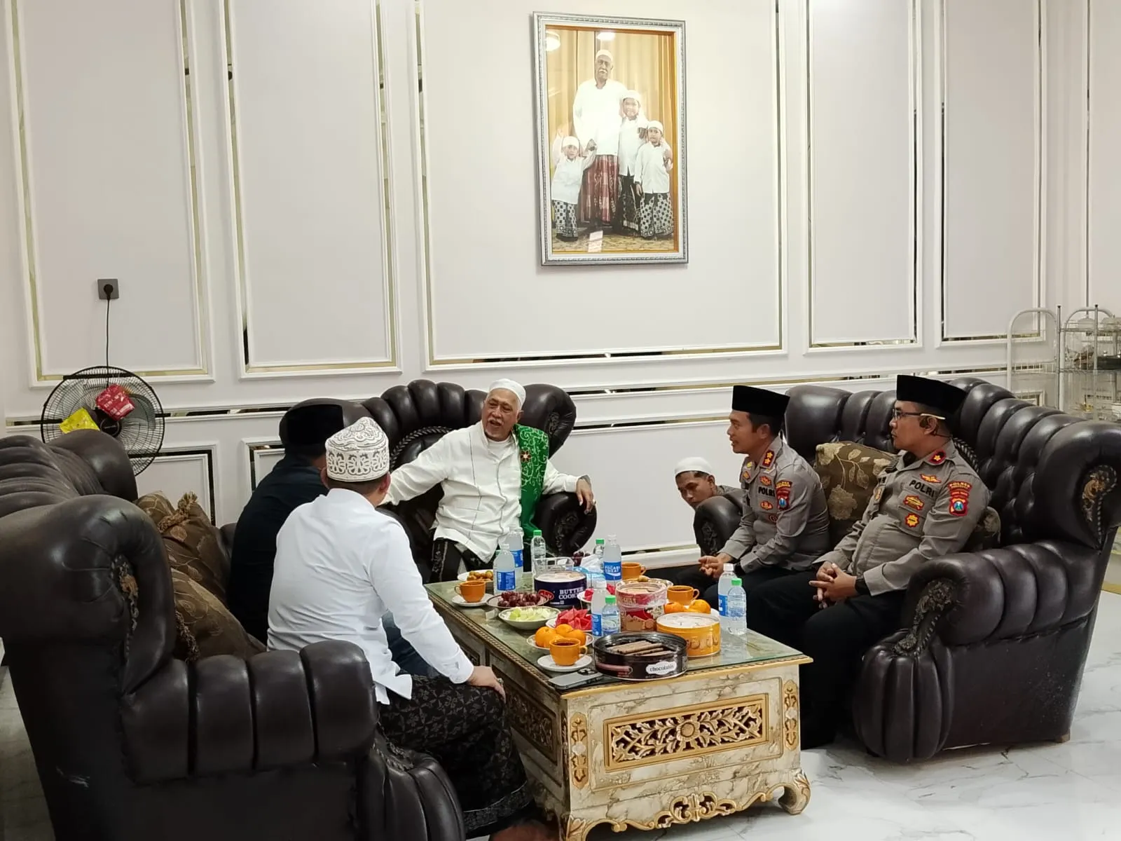 Kapolres Pasuruan Jalin Silaturahmi dengan Pengasuh Ponpes Sidogiri