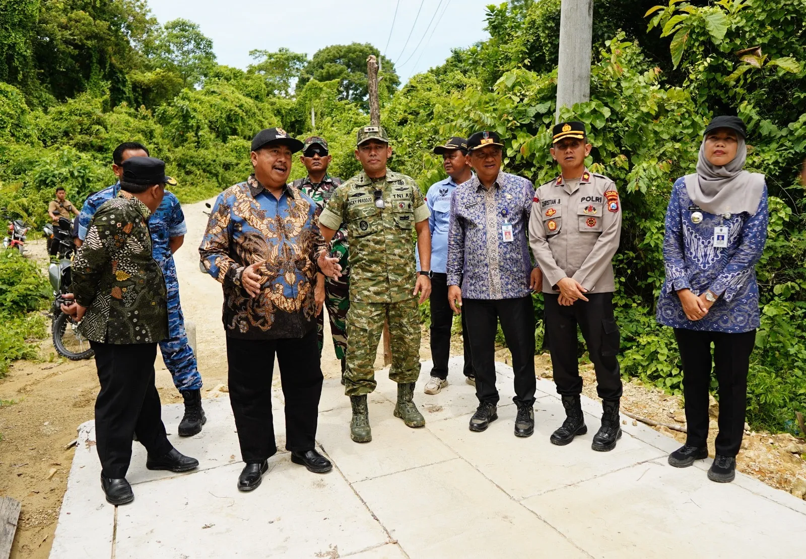 Menembus Rimba demi Harapan: Perjalanan Menuntaskan Jalan Dusun Kedungdendeng