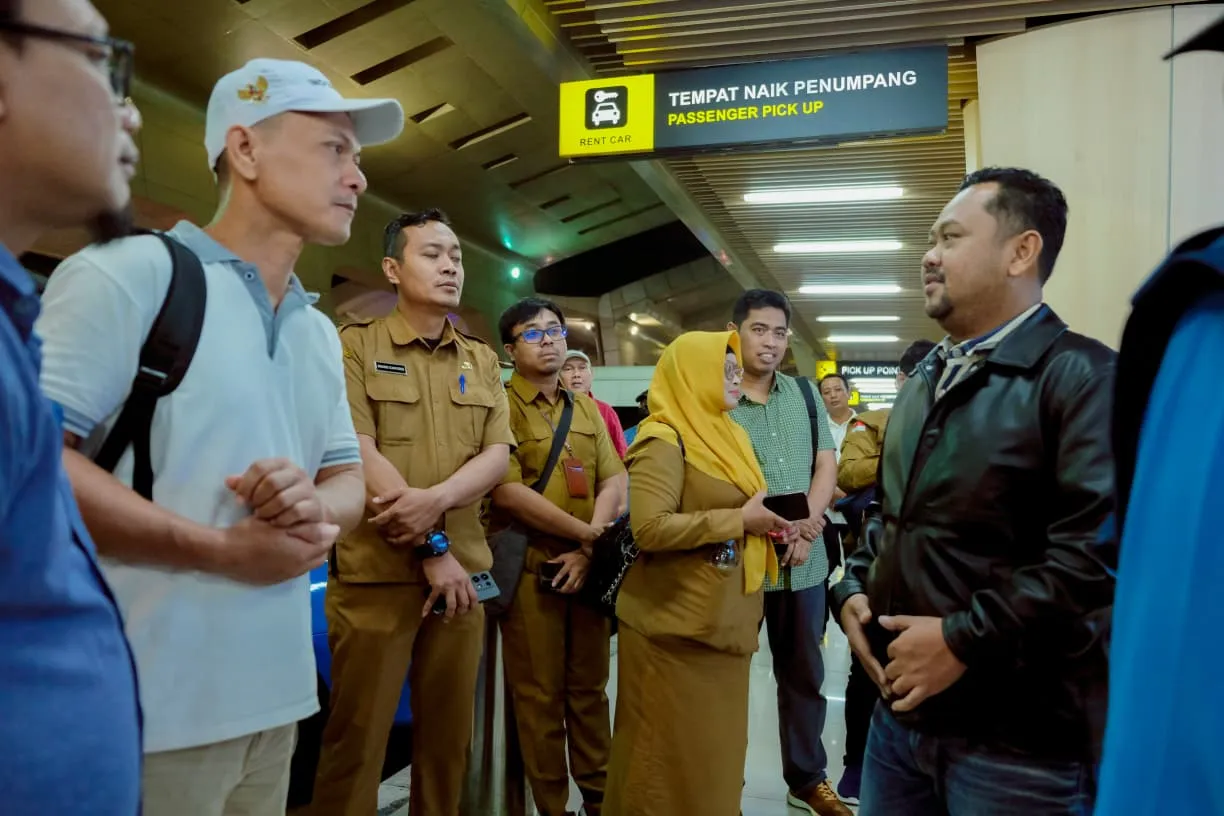 Bupati Yani Dampingi Kepulangan Tiga Anak PMI Asal Kabupaten Gresik