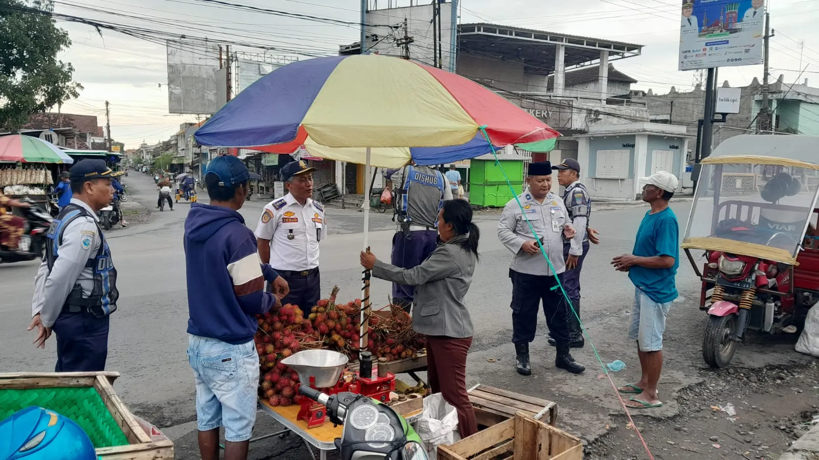 Dishub Jombang Imbau Pedagang Tidak Berjualan di Trotoar dan Bahu Jalan Kawasan Pasar Ploso