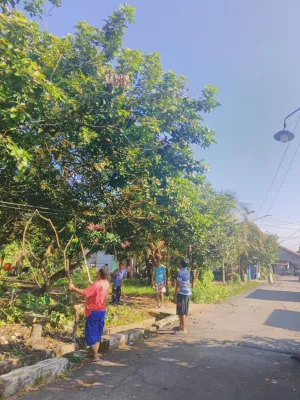 Warga RT.013/RW.07 Komplek Hosana Gracia Secara  Berjibaku Bergotong Royong