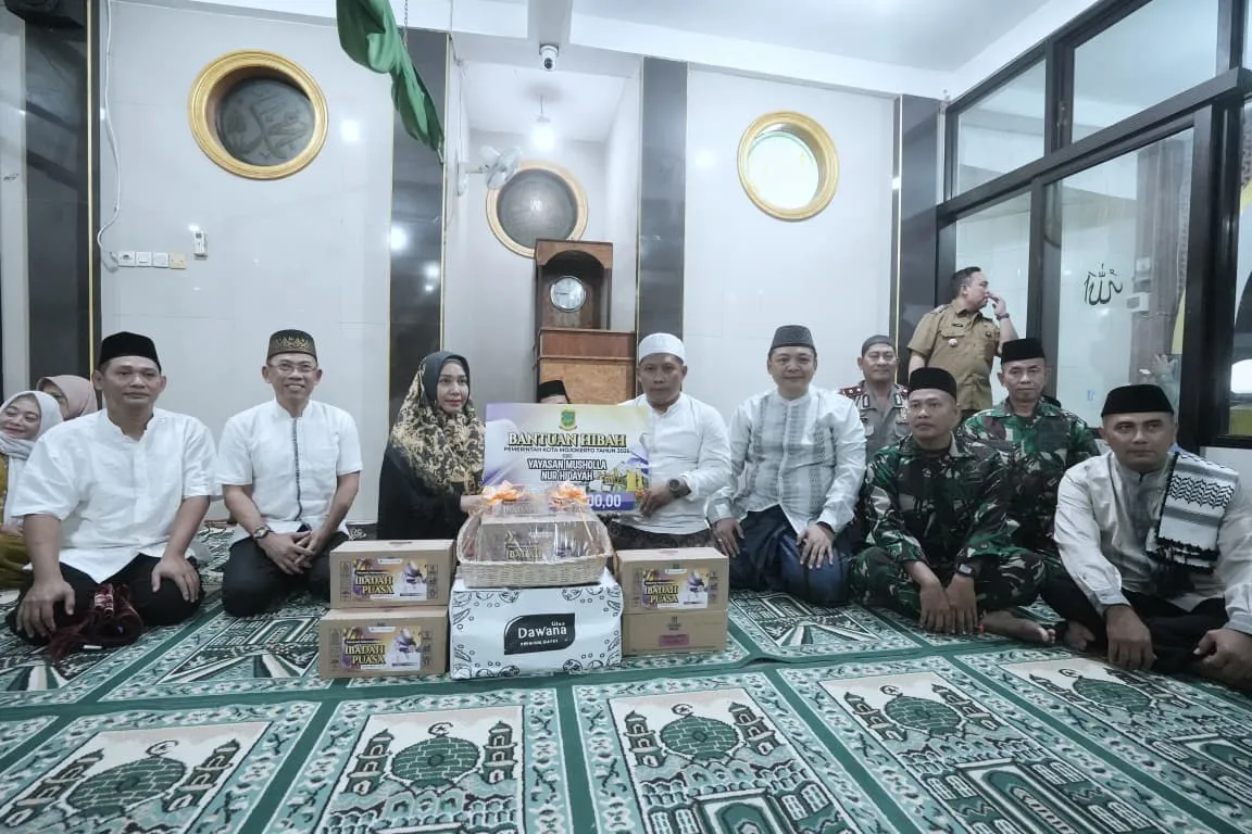 Shalat Tarawih Bersama Warga, Wali Kota Mojokerto Awali Safari Ramadan 1447 H