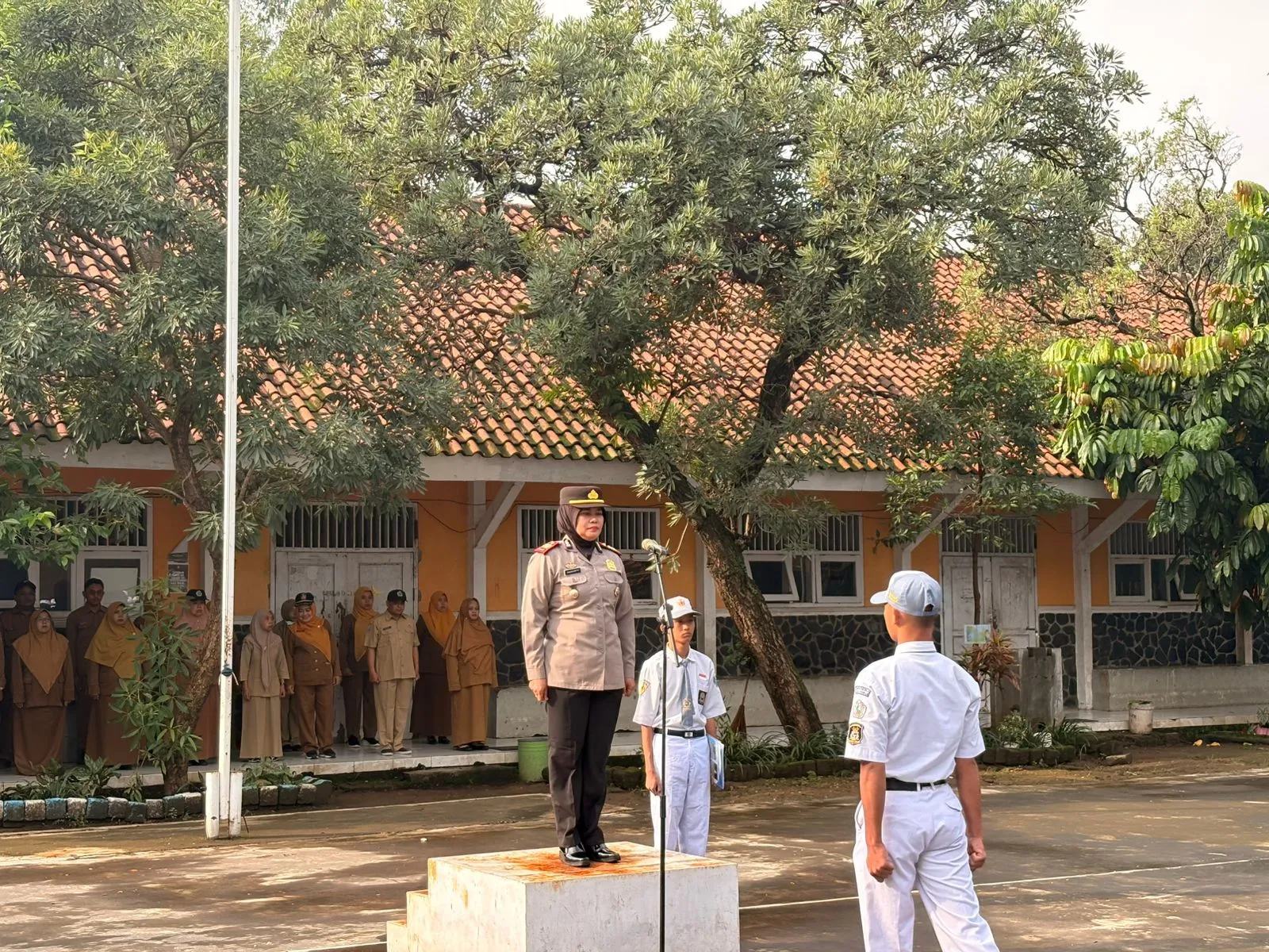 Polres Pasuruan Gelar Police Goes To School, Tanamkan Disiplin dan Kesadaran Kamtibmas