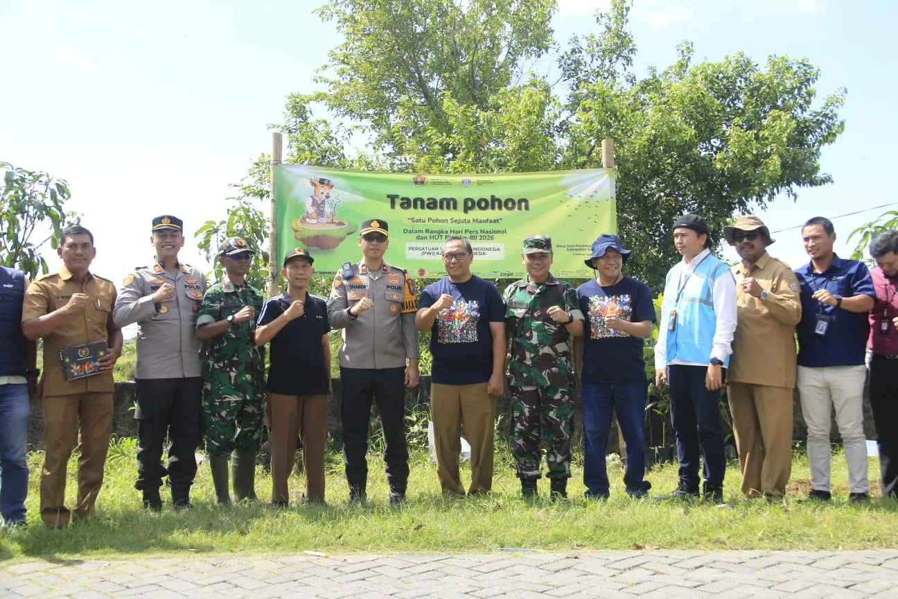Pemkab Gresik Apresiasi Aksi Penghijauan PWI Gresik di Bantaran Kali Lamong