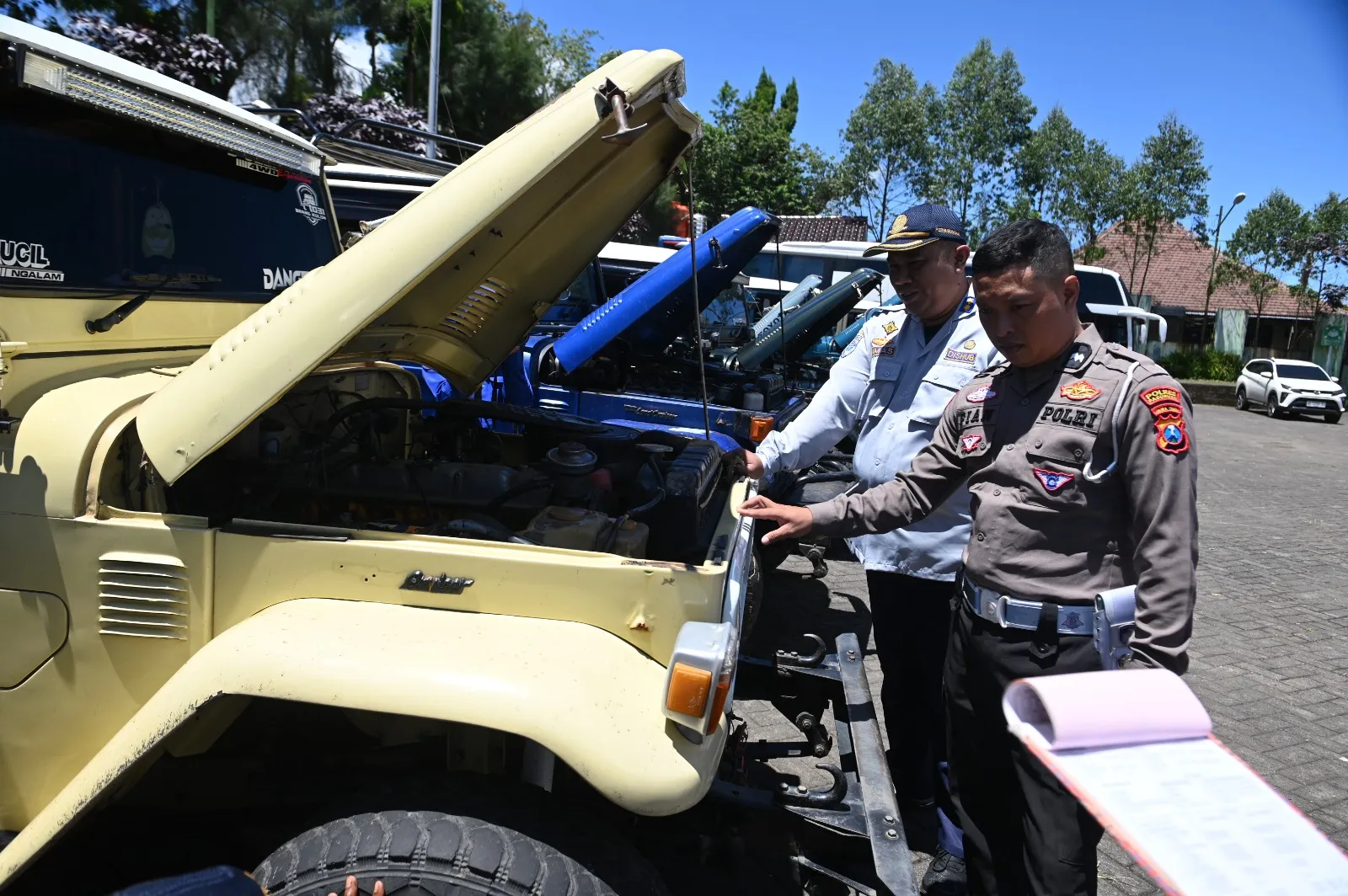 Hari Kedua Ops Keselamatan, Polisi Perketat Jeep Wisata di Bromo