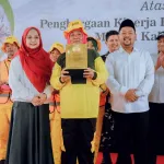 Pimpin Kirab Adipura, Bupati Yani dan Wabup Alif Berikan Apresiasi Langsung kepada Pasukan Kebersihan