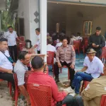 Saat Warga kumpul Polisi datang memberikan pesan ke amanan