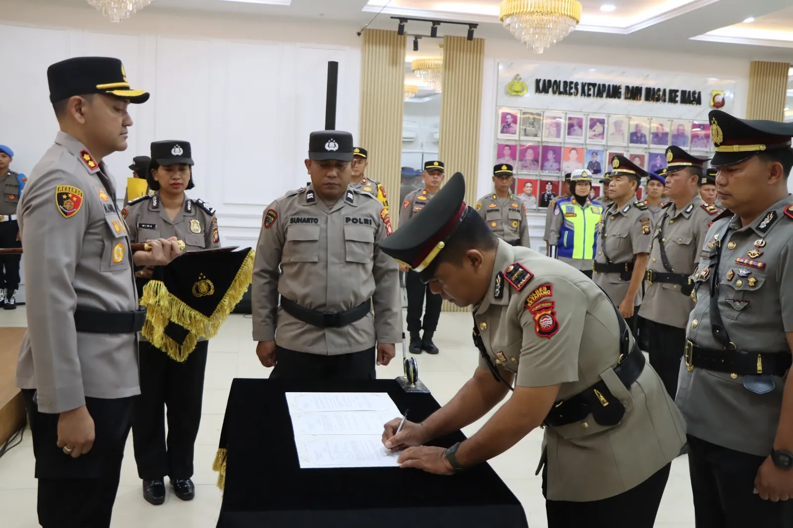Pimpin Pelaksanaan Sertijab Kasat Binmas dan Tiga Kapolsek Jajaran Ini Penekanan Kapolres Ketapang