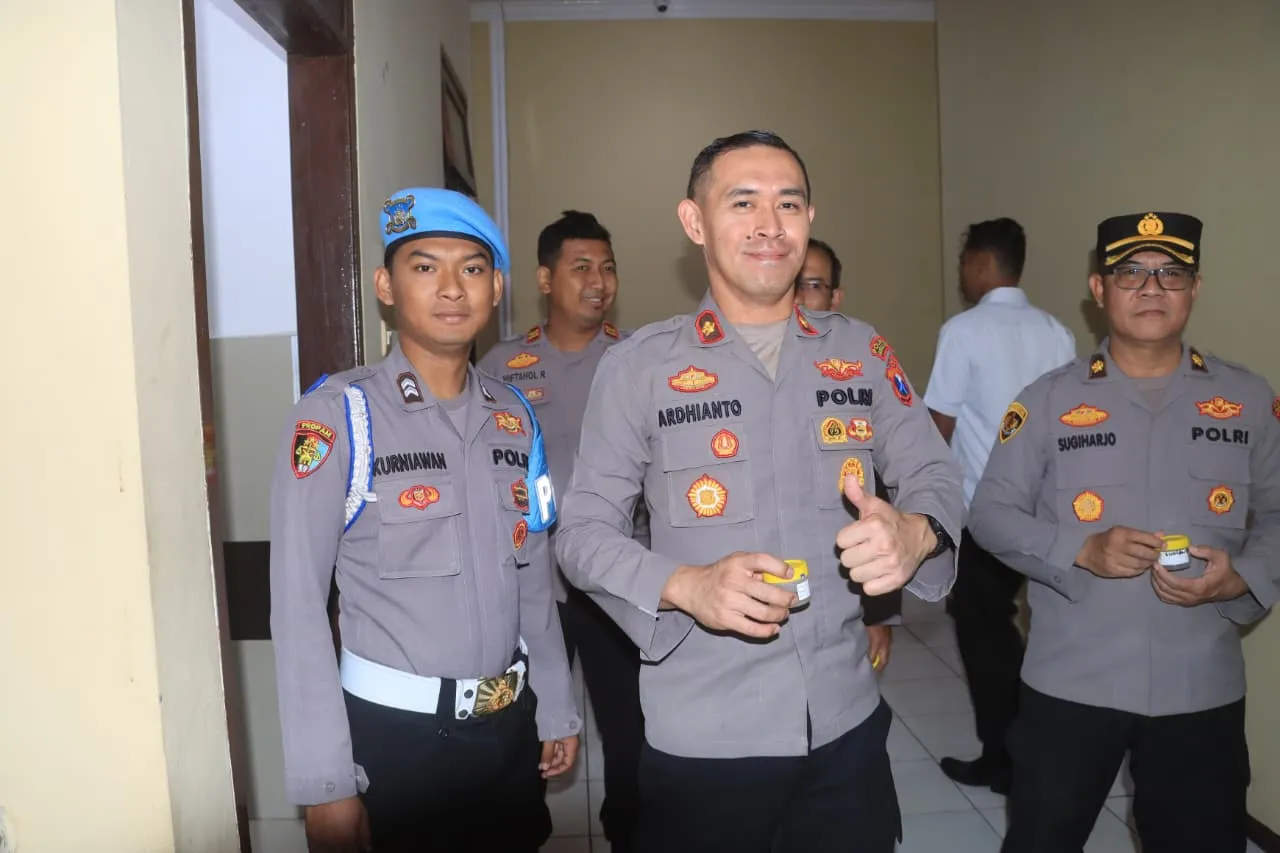 Perkuat Pengawasan Internal, Polres Probolinggo Laksanakan Tes Urine