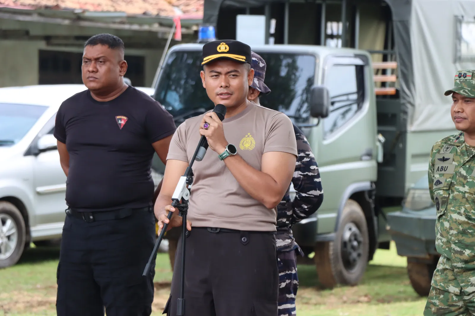 Kegiatan Program Asri Polres Ketapang.di pantai Pecal