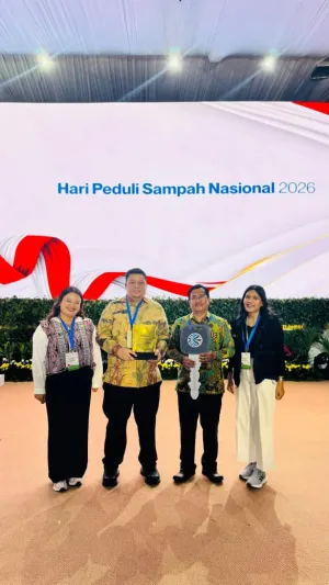 Satu-satunya dari Sumut, Kabupaten Samosir Terima Penghargaan Sertifikat Menuju Kota Bersih.