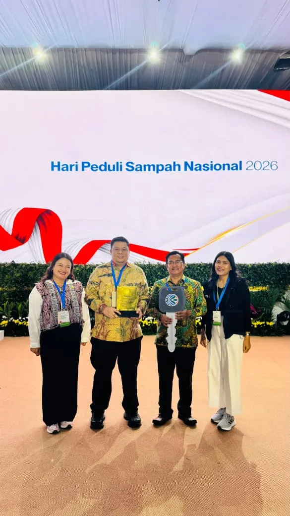 Satu-satunya dari Sumut, Kabupaten Samosir Terima Penghargaan Sertifikat Menuju Kota Bersih.
