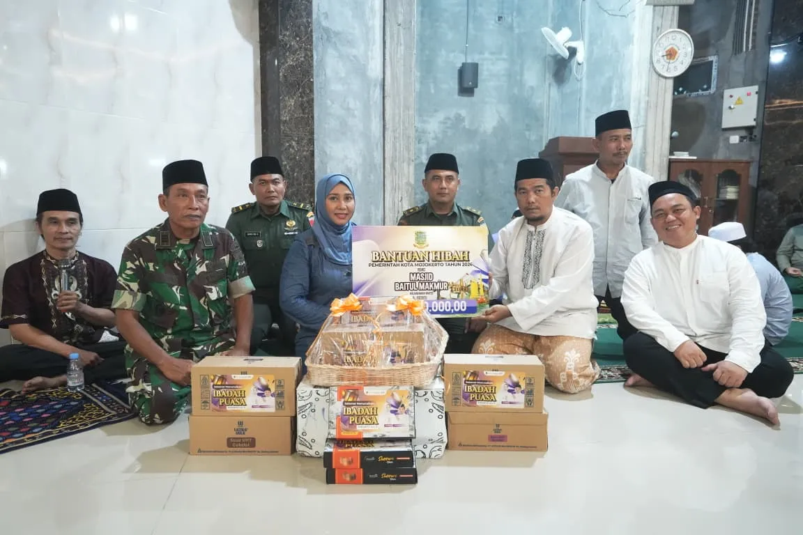 Safari Ramadan, Wali Kota Mojokerto Serahkan Hibah Masjid dan Ingatkan Waspada Curah Hujan